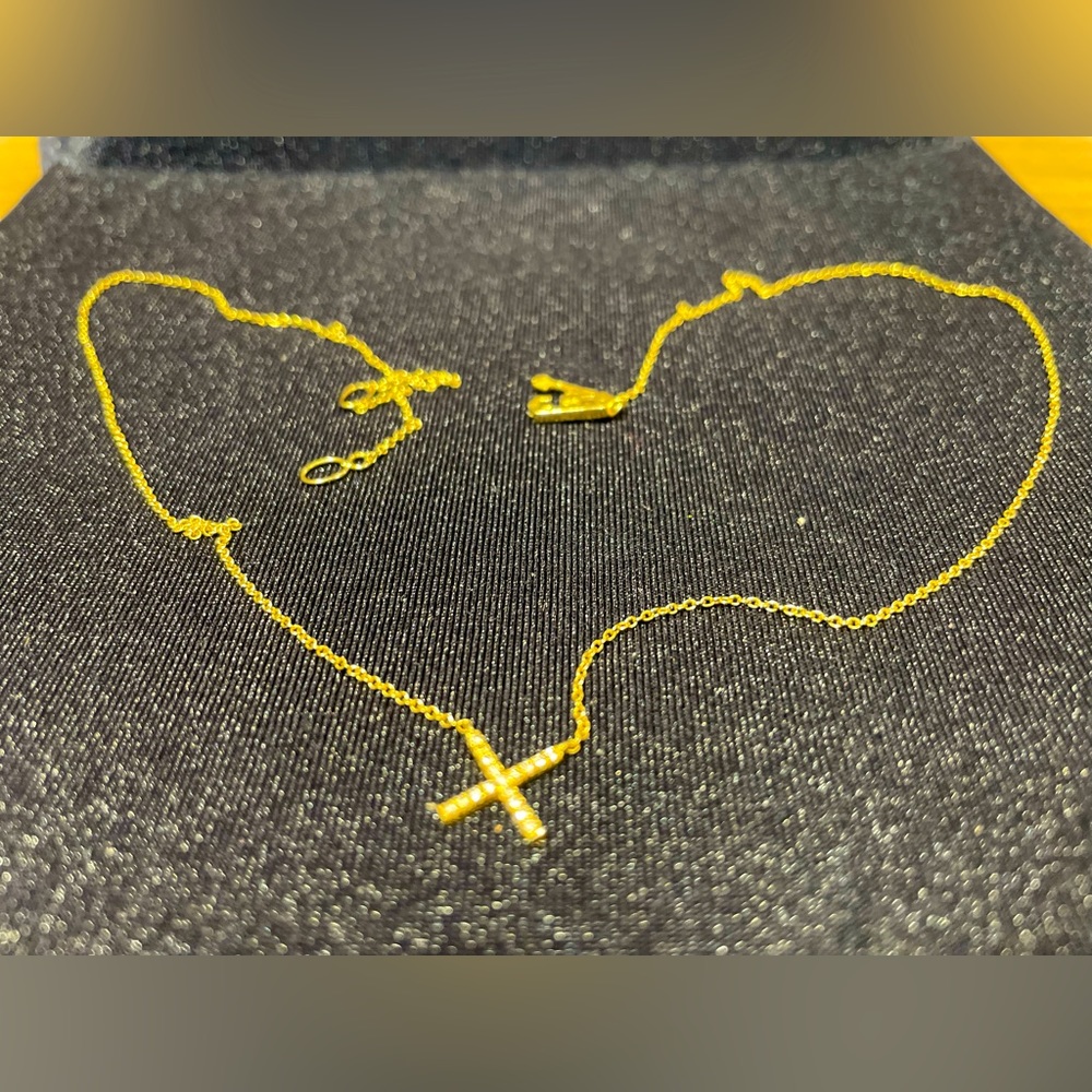 Eva Fehren tiny X pendant